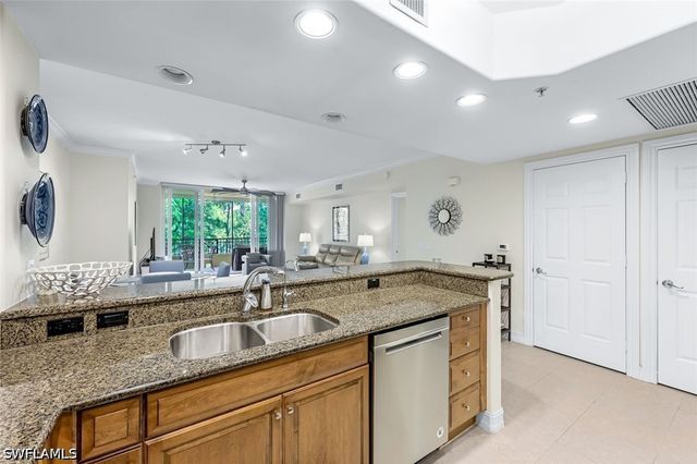 2728 Tiburon BLVD E A204, Naples, FL 34109