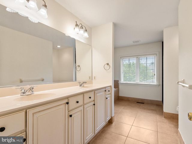 178 WINDGATE DR, Chester Springs, PA 19425