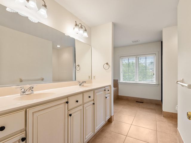 178 WINDGATE DR, Chester Springs, PA 19425