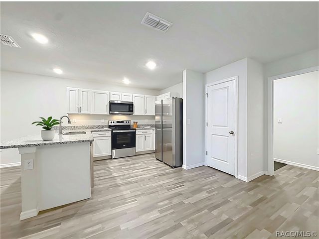 1399 W Cary Drive, Citrus Springs, FL 34434