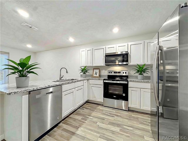 1399 W Cary Drive, Citrus Springs, FL 34434