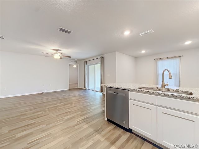 1399 W Cary Drive, Citrus Springs, FL 34434
