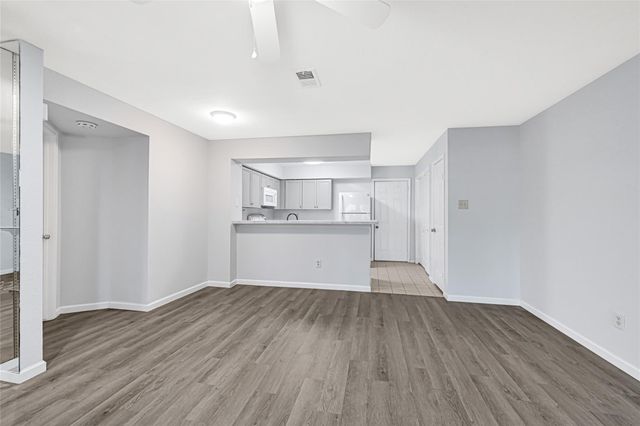 16800 Sugar Pine Drive 31, Houston, TX 77090