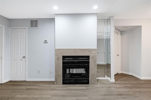 16800 Sugar Pine Drive 31, Houston, TX 77090
