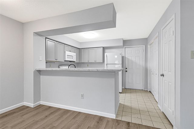 16800 Sugar Pine Drive 31, Houston, TX 77090