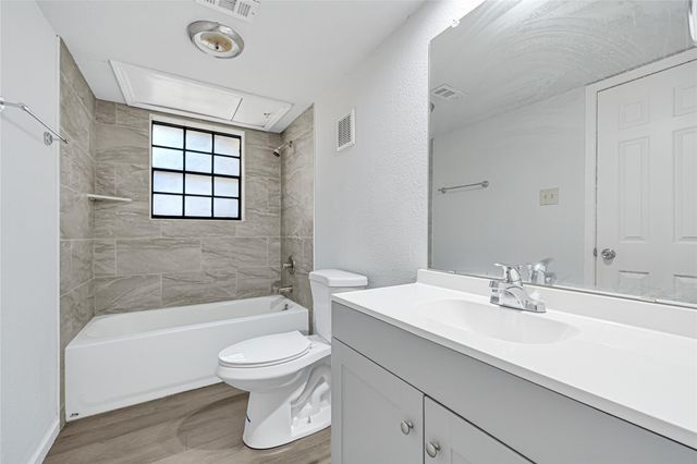 16800 Sugar Pine Drive 31, Houston, TX 77090