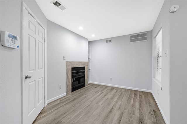 16800 Sugar Pine Drive 31, Houston, TX 77090