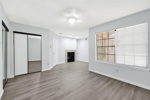 16800 Sugar Pine Drive 31, Houston, TX 77090