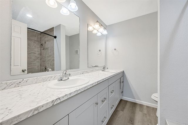16800 Sugar Pine Drive 31, Houston, TX 77090