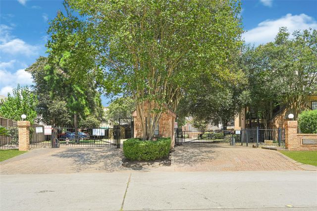 16800 Sugar Pine Drive 31, Houston, TX 77090