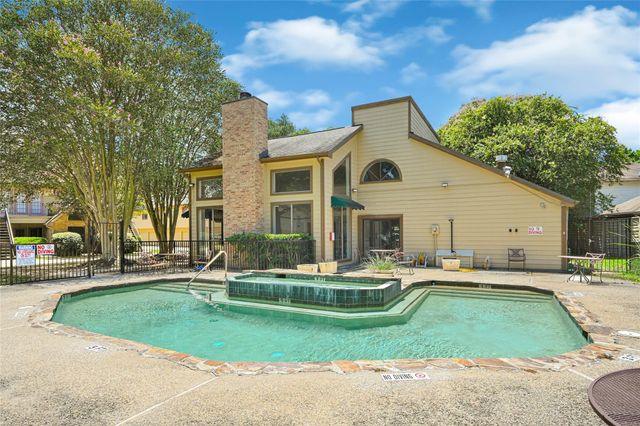 16800 Sugar Pine Drive 31, Houston, TX 77090