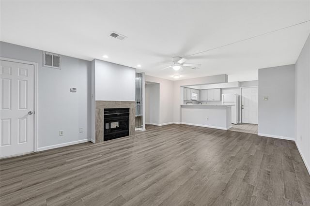 16800 Sugar Pine Drive 31, Houston, TX 77090