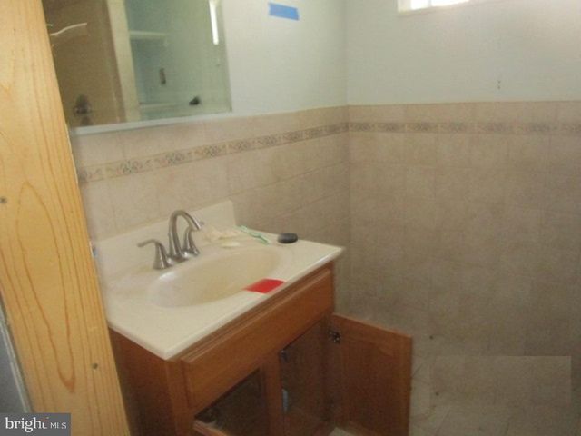 8816 BRADFORD ST, Philadelphia, PA 19115