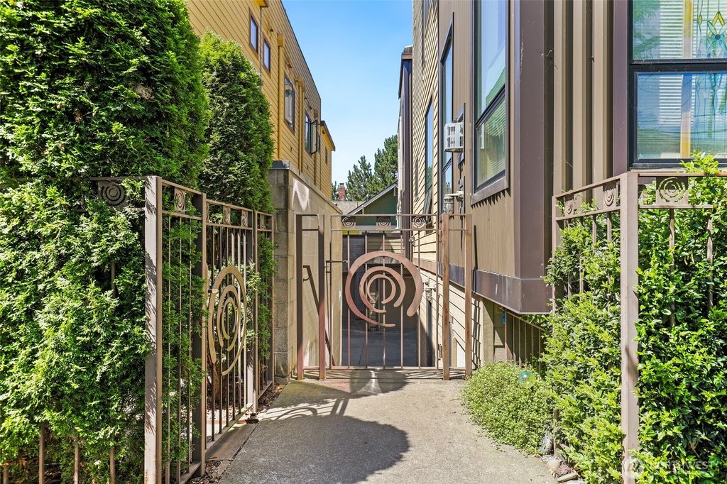 4923 39th Avenue S, Seattle, WA 98118