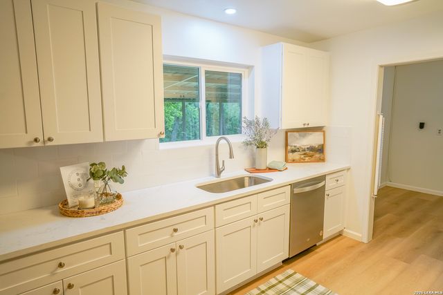 1123 Nancy Beth, Kerrville, TX 78028
