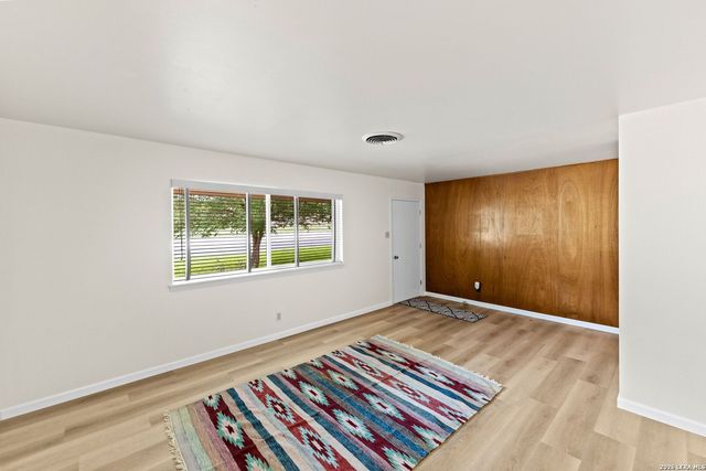 1123 Nancy Beth, Kerrville, TX 78028