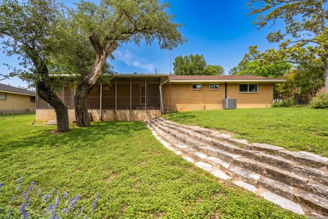 1123 Nancy Beth, Kerrville, TX 78028