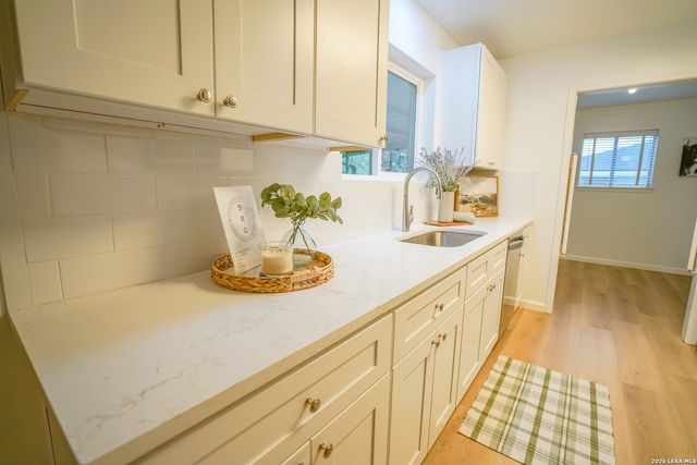 1123 Nancy Beth, Kerrville, TX 78028