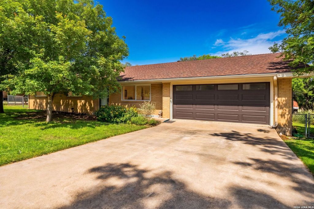 1123 Nancy Beth, Kerrville, TX 78028