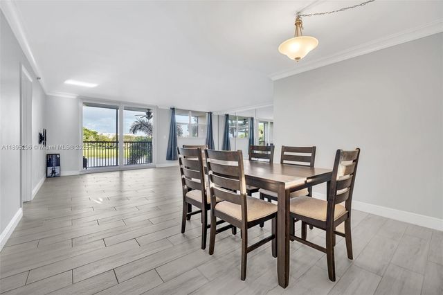 3300 W Rolling Hills Cir 307, Davie, FL 33328