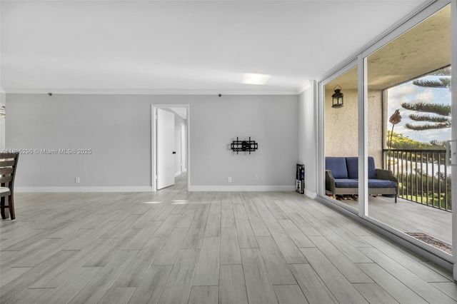 3300 W Rolling Hills Cir 307, Davie, FL 33328