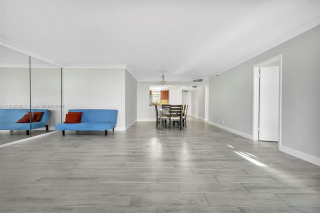 3300 W Rolling Hills Cir 307, Davie, FL 33328