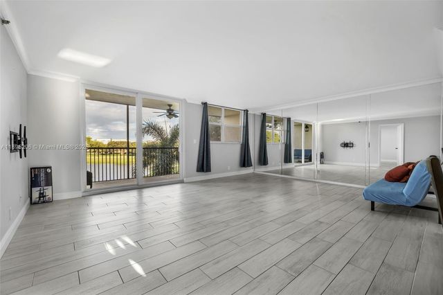 3300 W Rolling Hills Cir 307, Davie, FL 33328
