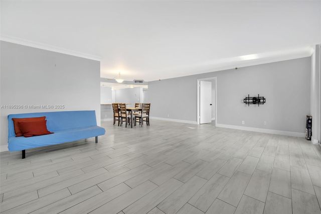 3300 W Rolling Hills Cir 307, Davie, FL 33328