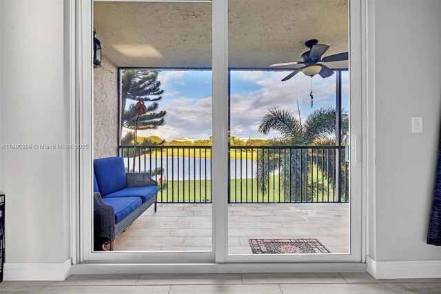 3300 W Rolling Hills Cir 307, Davie, FL 33328