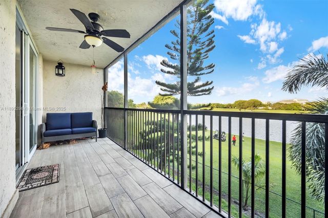 3300 W Rolling Hills Cir 307, Davie, FL 33328