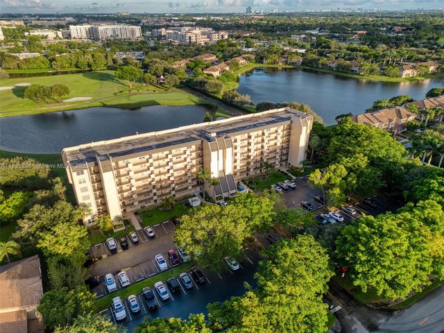 3300 W Rolling Hills Cir 307, Davie, FL 33328