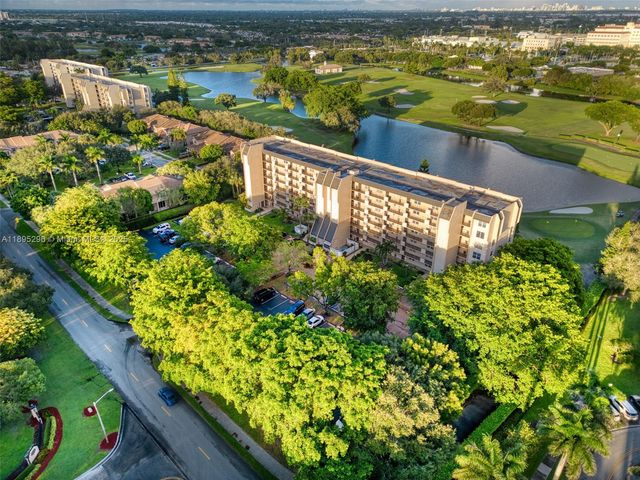 3300 W Rolling Hills Cir 307, Davie, FL 33328
