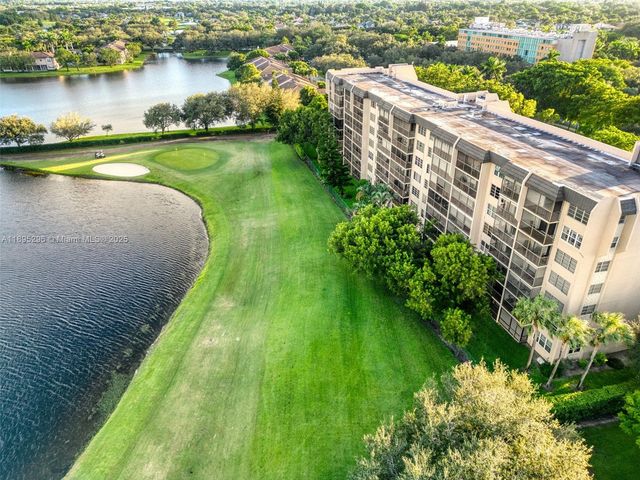 3300 W Rolling Hills Cir 307, Davie, FL 33328