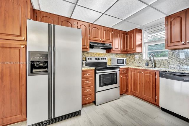 3300 W Rolling Hills Cir 307, Davie, FL 33328
