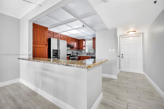 3300 W Rolling Hills Cir 307, Davie, FL 33328