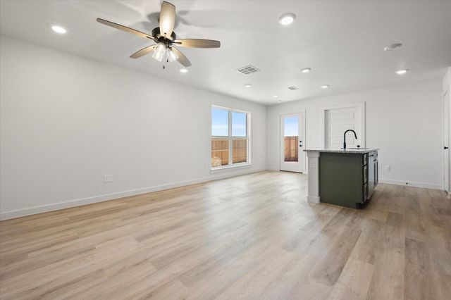 517 E 24th Street, Wolfforth, TX 79382