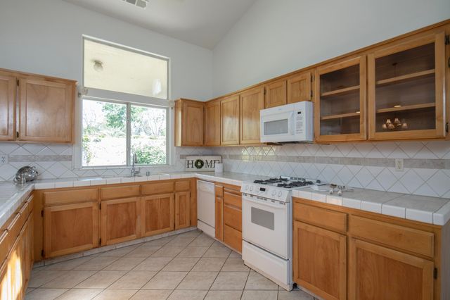 2738 W Ceres Court, Visalia, CA 93291