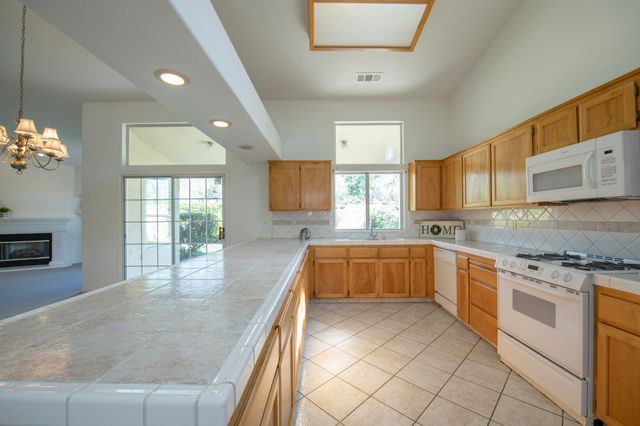 2738 W Ceres Court, Visalia, CA 93291