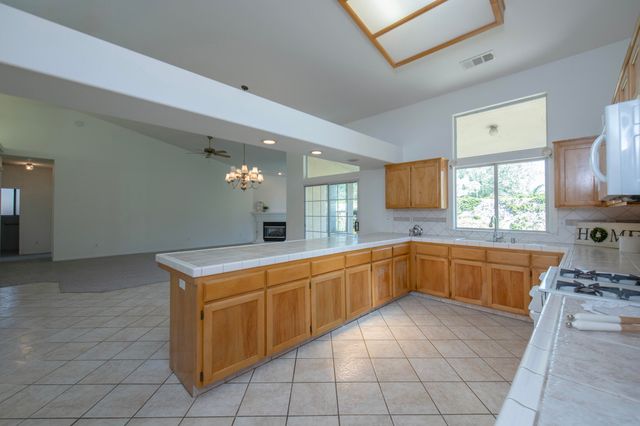 2738 W Ceres Court, Visalia, CA 93291