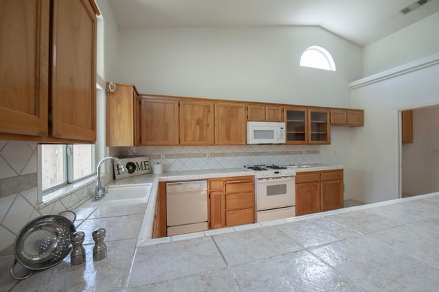 2738 W Ceres Court, Visalia, CA 93291