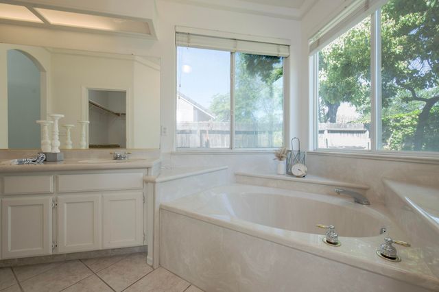 2738 W Ceres Court, Visalia, CA 93291