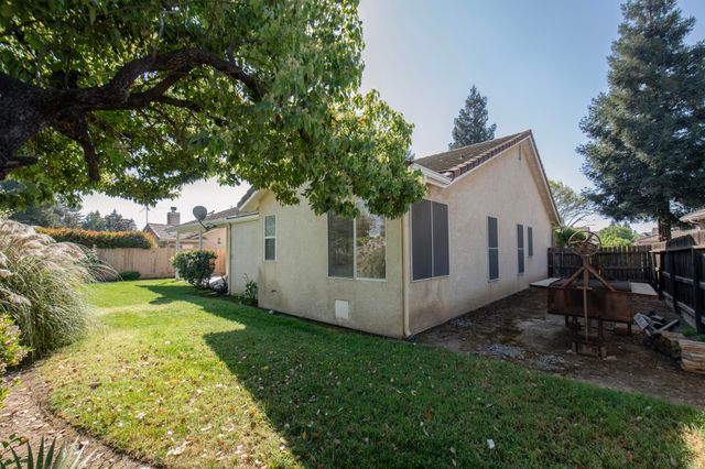 2738 W Ceres Court, Visalia, CA 93291