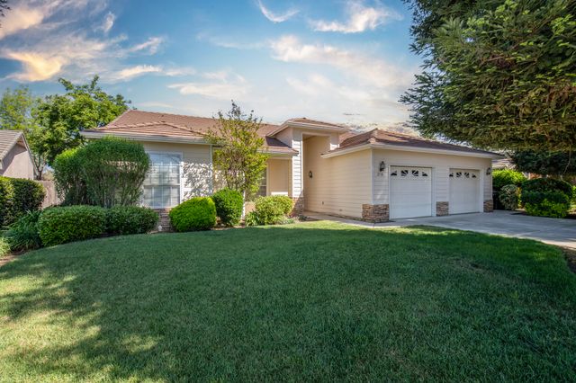 2738 W Ceres Court, Visalia, CA 93291