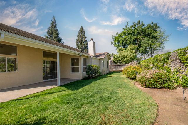 2738 W Ceres Court, Visalia, CA 93291