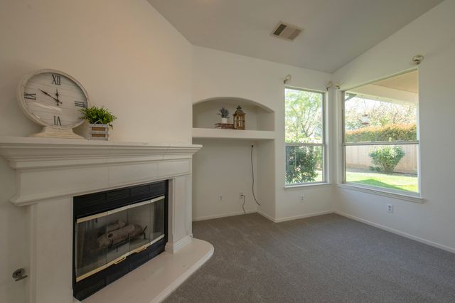 2738 W Ceres Court, Visalia, CA 93291