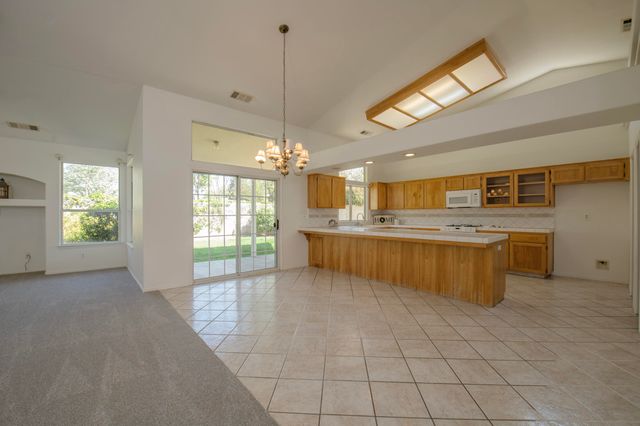 2738 W Ceres Court, Visalia, CA 93291