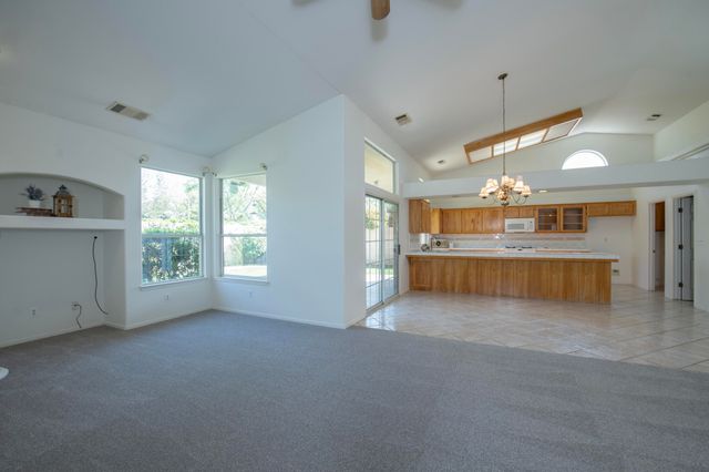 2738 W Ceres Court, Visalia, CA 93291