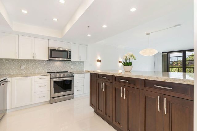 2450 Presidential Way 505, West Palm Beach, FL 33401