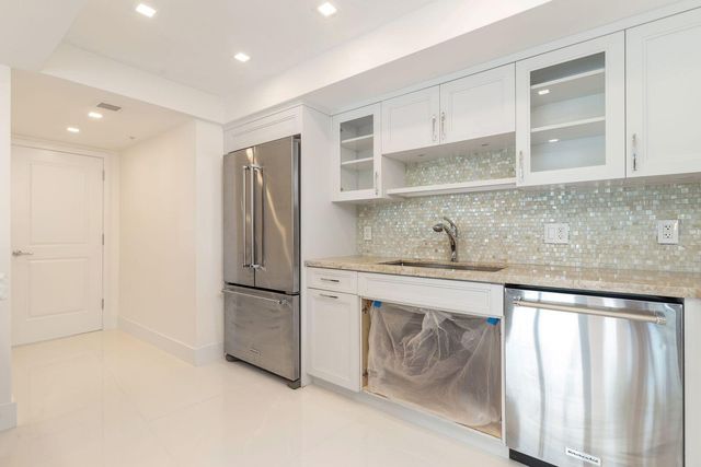 2450 Presidential Way 505, West Palm Beach, FL 33401