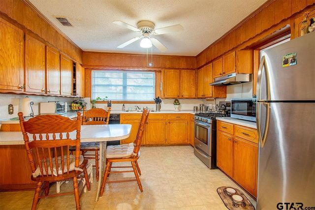 8212 Highway 80, Grand Saline, TX 75140